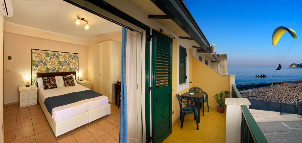 Casa Famiani Bed & Breakfast Letoianni Exterior foto